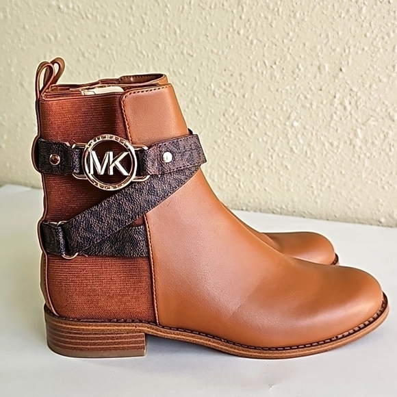 MICHAEL Kors Boots - Picture 1 of 9